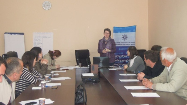 ქედასა და შუახევში სოფლის რწმუნებულებს ბავშვზე ძალადობის თემაზე ტრენინგი ჩაუტარეს