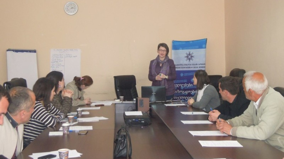 ქედასა და შუახევში სოფლის რწმუნებულებს ბავშვზე ძალადობის თემაზე ტრენინგი ჩაუტარეს